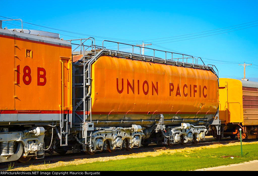 Union Pacific 8500 GTEL Turbine B unit and Tender